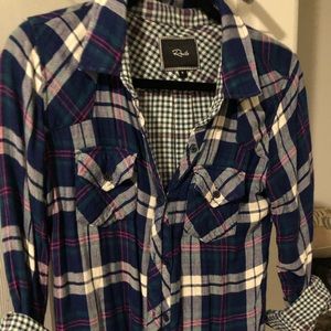 Rails button up